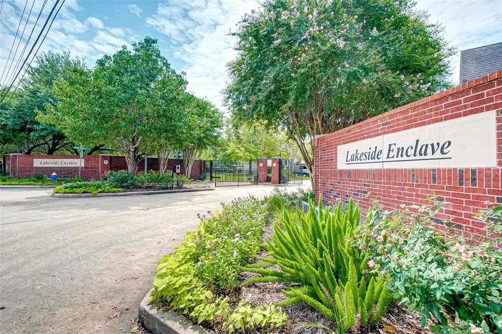 1522 Lakeside Enclave Dr