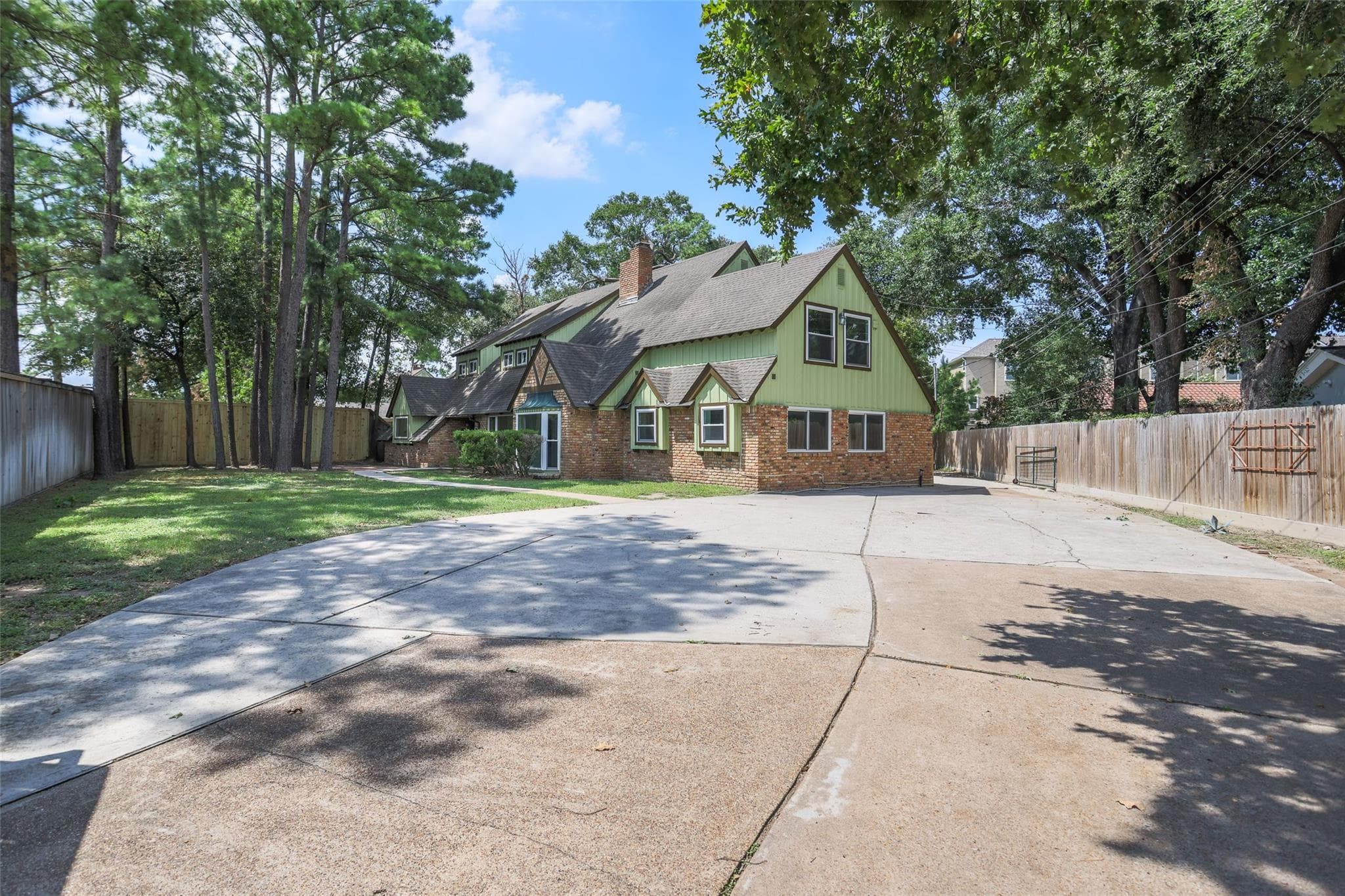 306 W Sam Houston Pkwy N