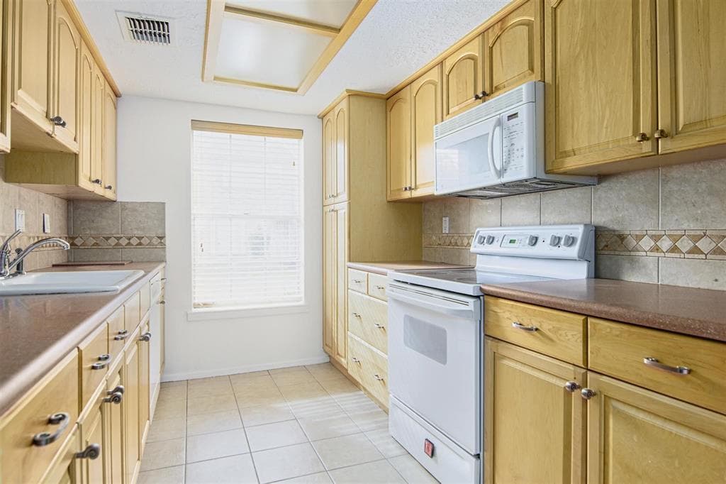 13031 Clarewood Dr