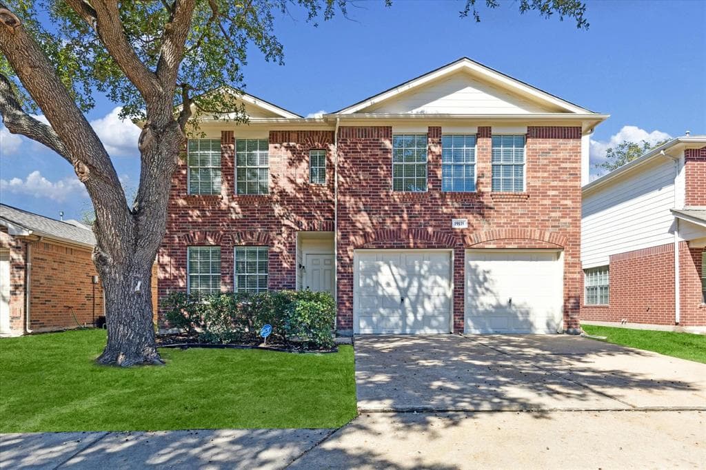 19118 Indian Stone Ln