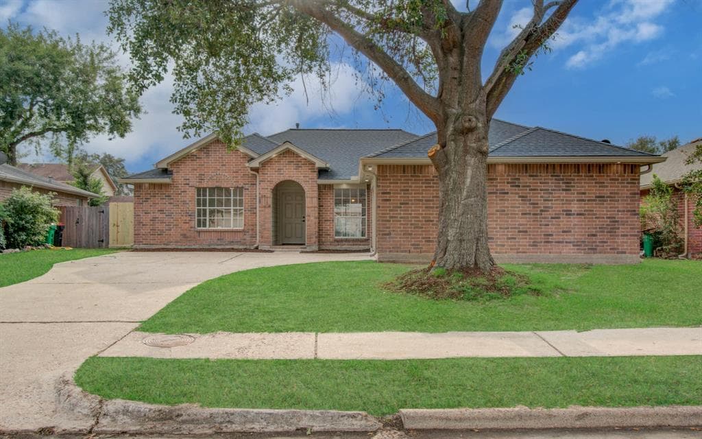 19831 Packwood Dr
