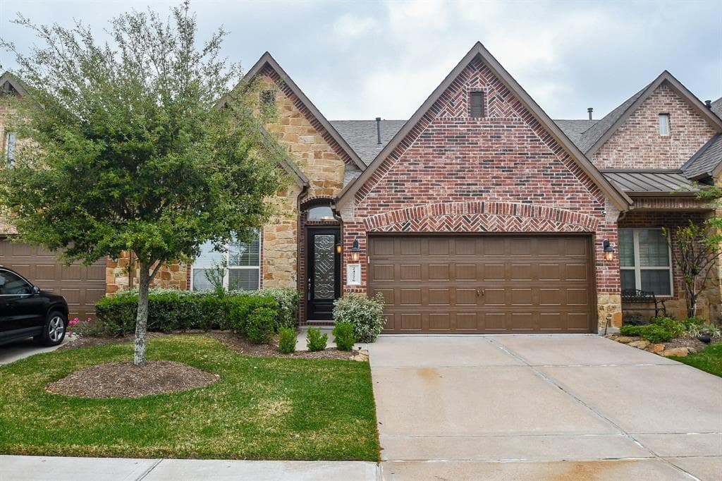 24226 Peralta Glen Ln