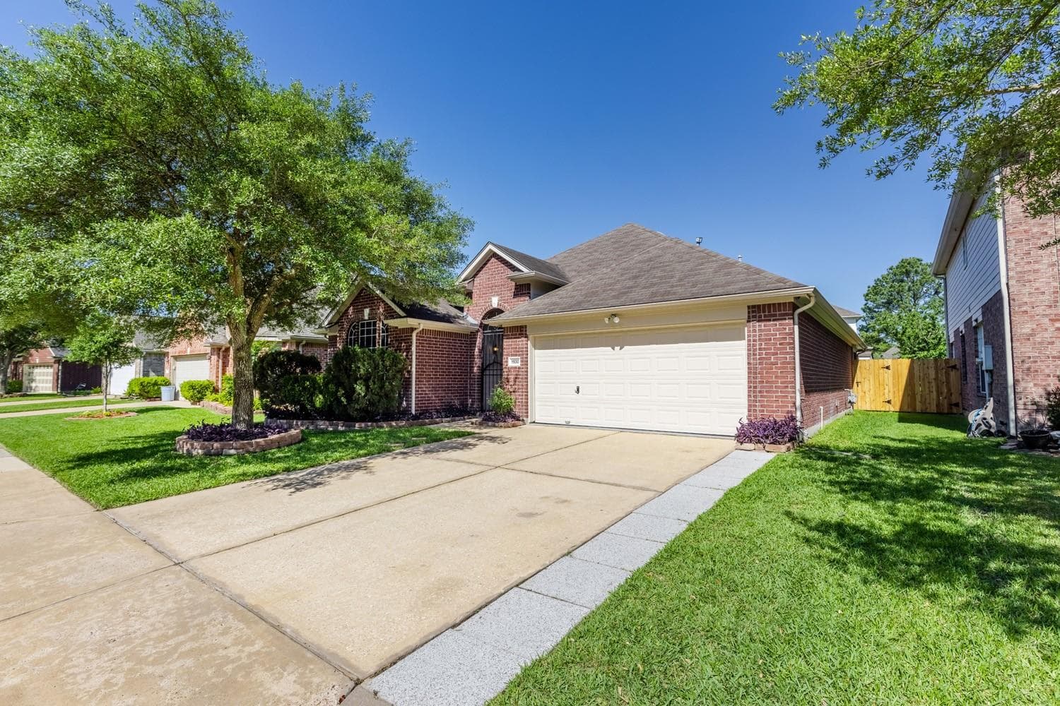 11930 Leaf Oak Dr