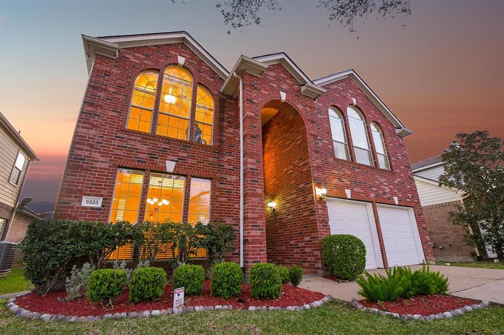 5523 Baldwin Elm St