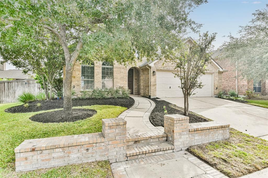 17230 Red Oak Bend Dr