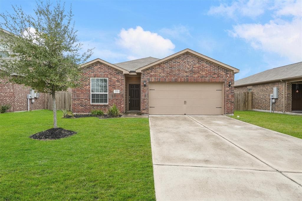 12026 Pearl Dr
