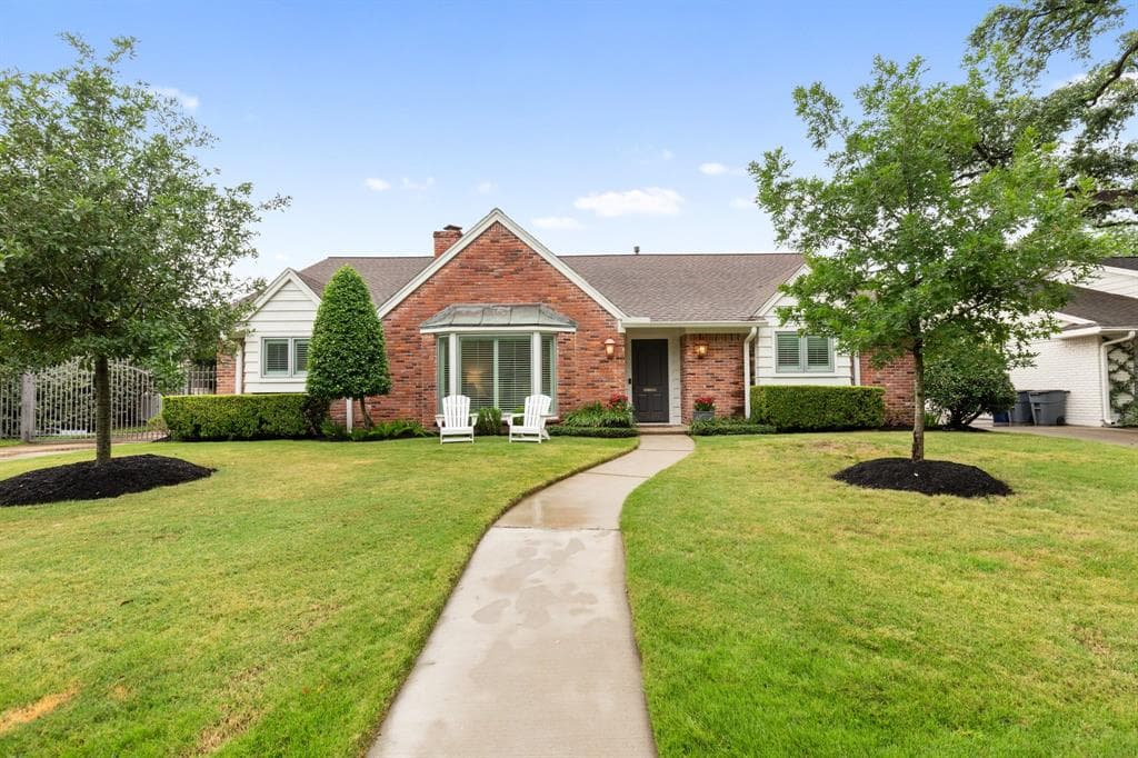 7910 Meadowbriar Ln