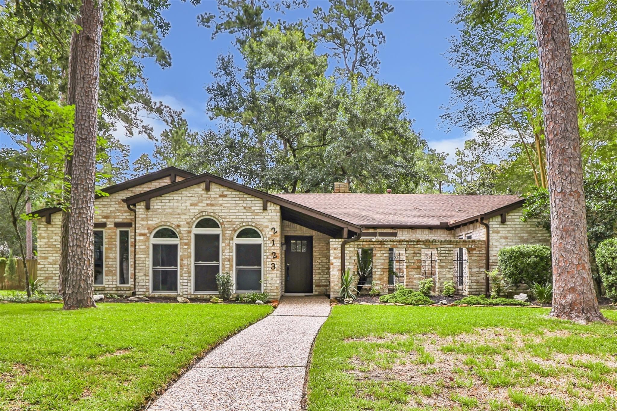 2123 Laurel Hill Dr
