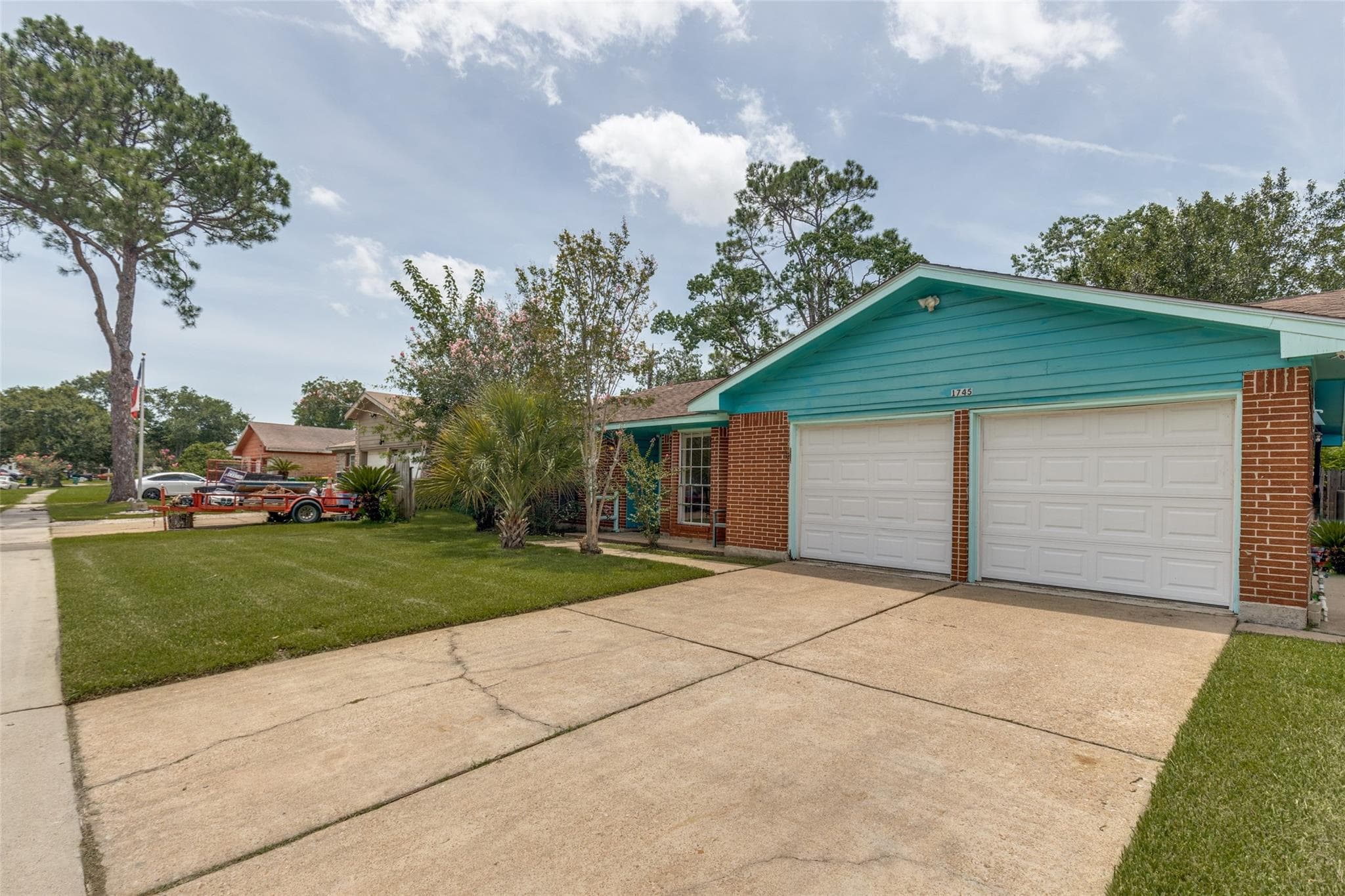 1745 Dolphin Dr