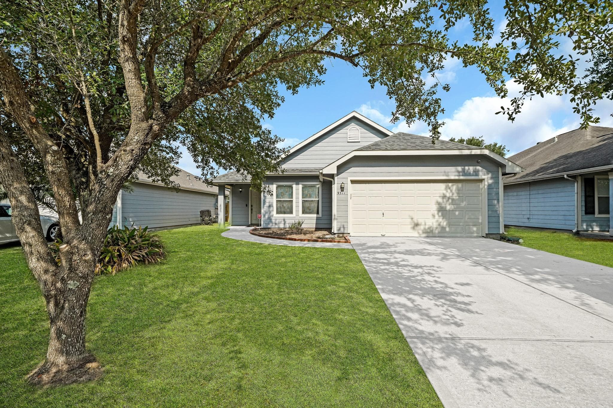 9311 Belleclaire Ln