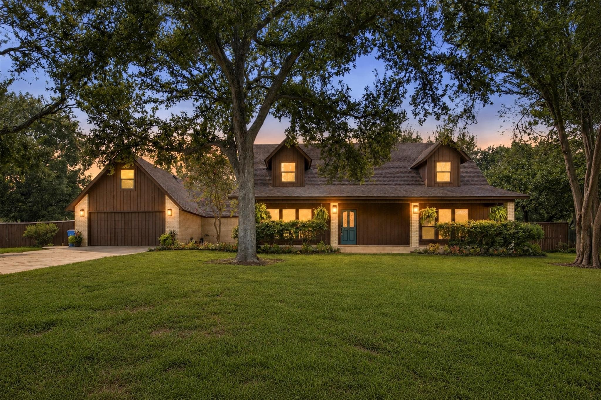 221 Montwood