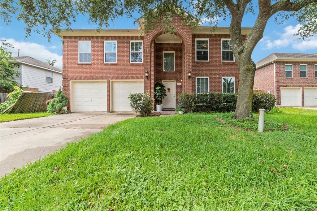 8271 Golf Green Cir