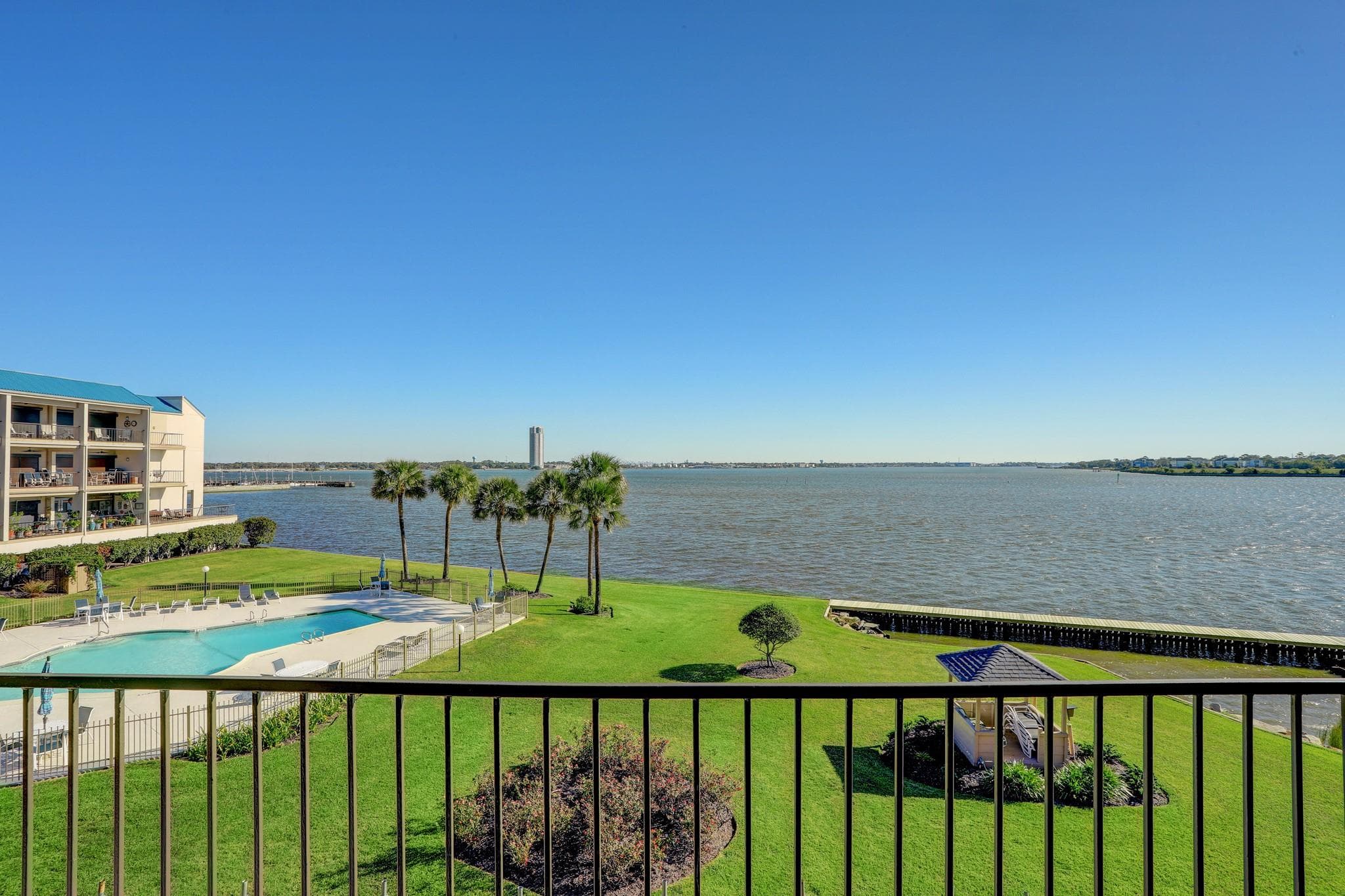 401 Lakeside Ln Apt 205