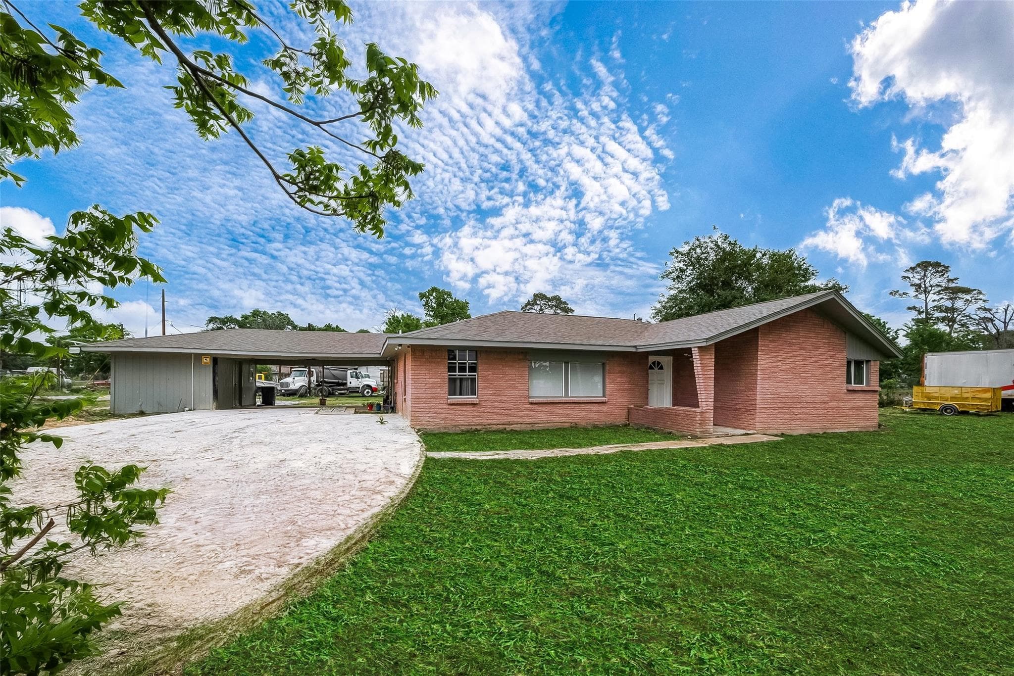 1235 Greenoak Dr