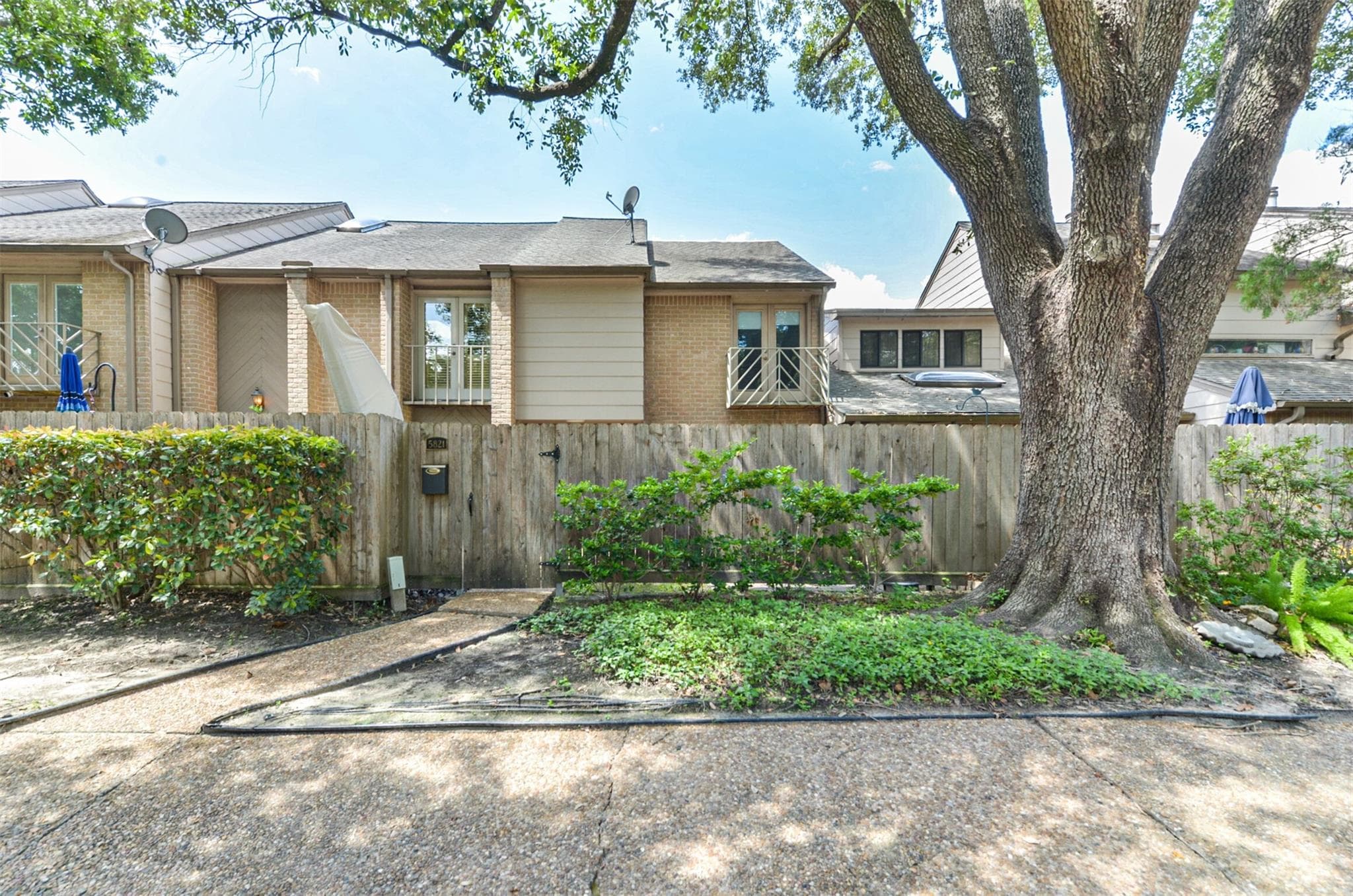 5821 Sampley Way