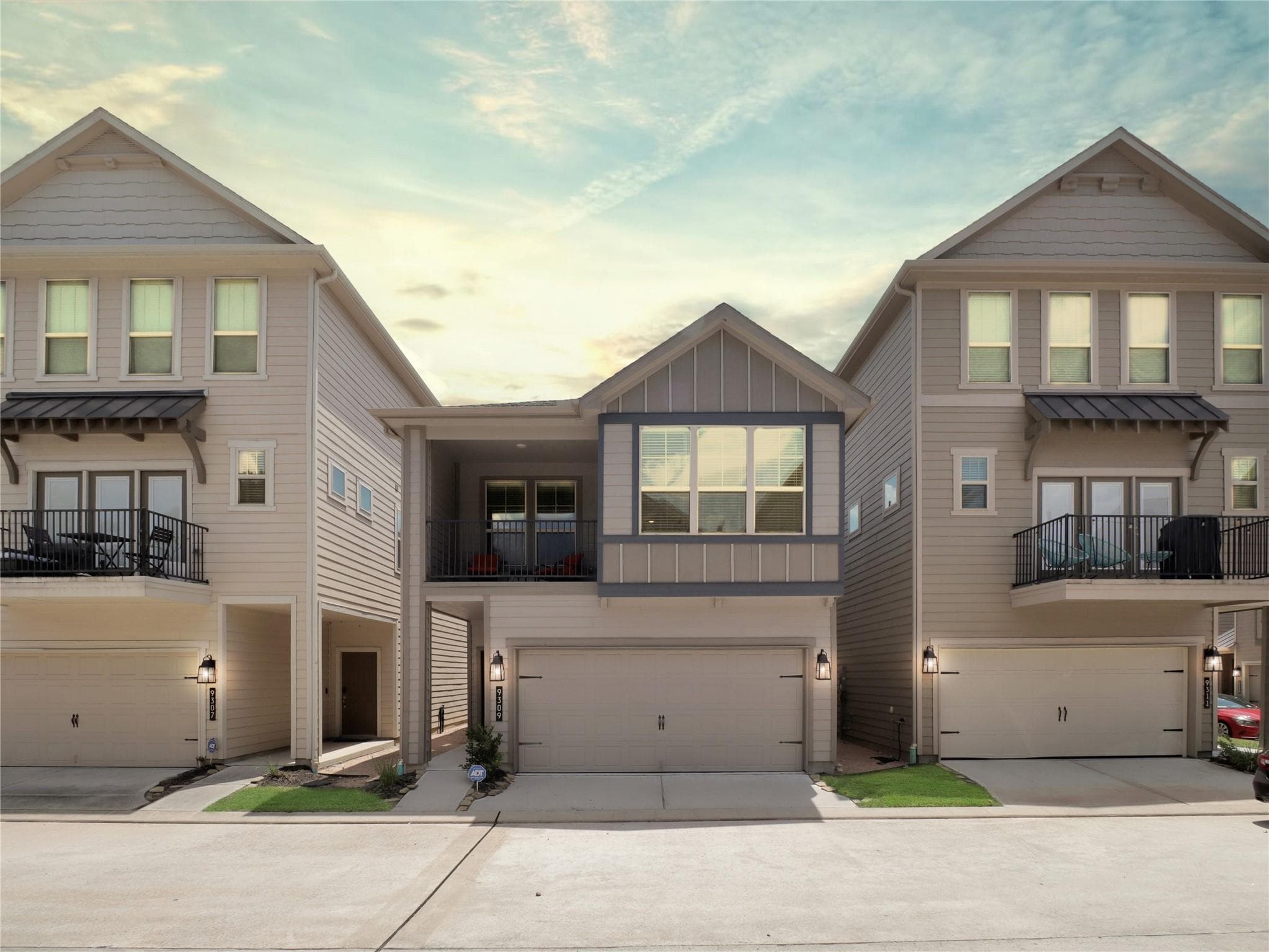 9309 Central Park Vista Ln