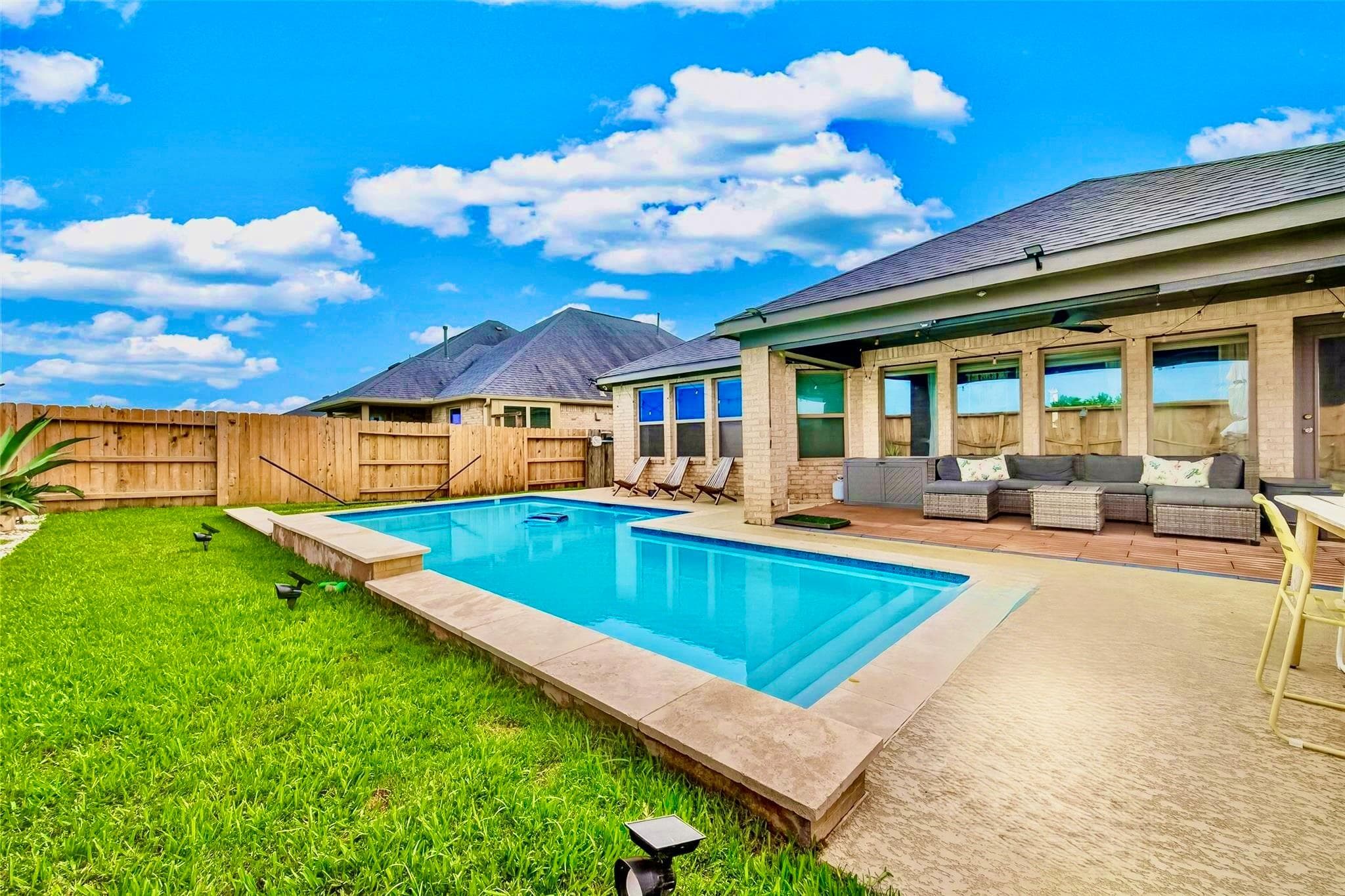1643 Pickford Knolls Ln