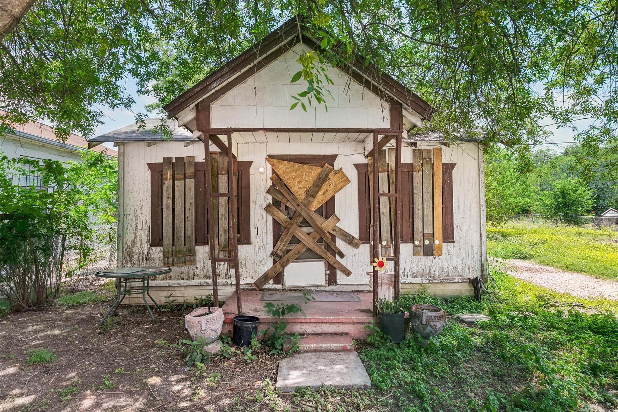904 S San Joaquin Ave