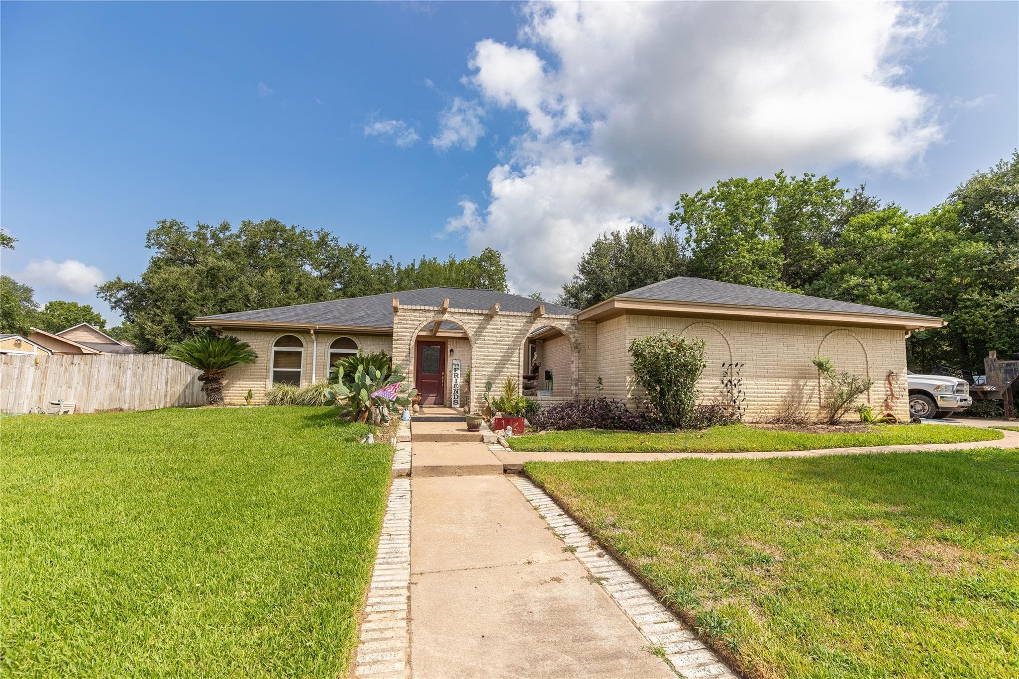 116 Briarwood Ln