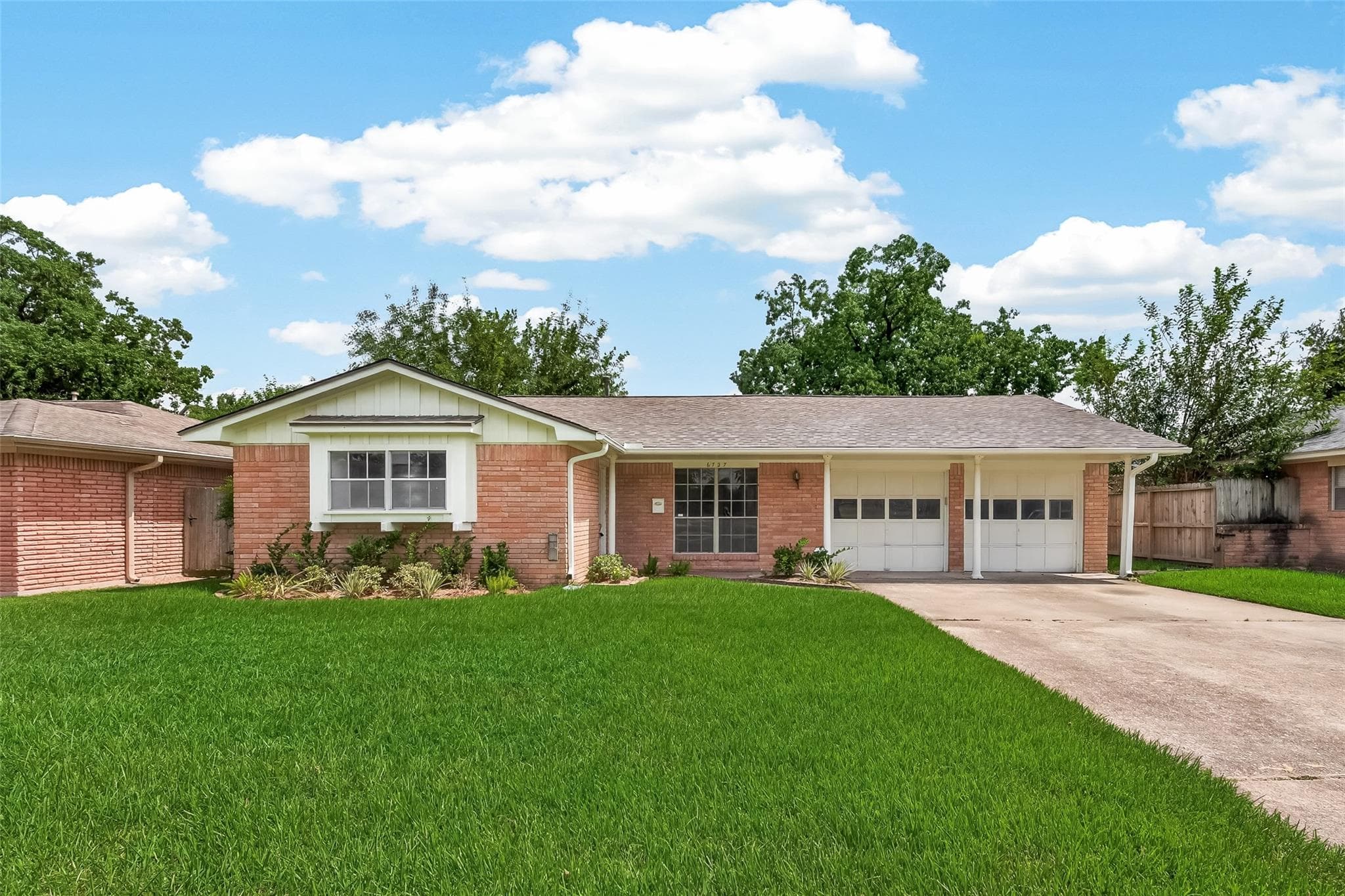 6727 Grovewood Ln