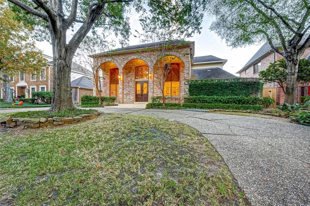 9 Hickory Shadows Dr