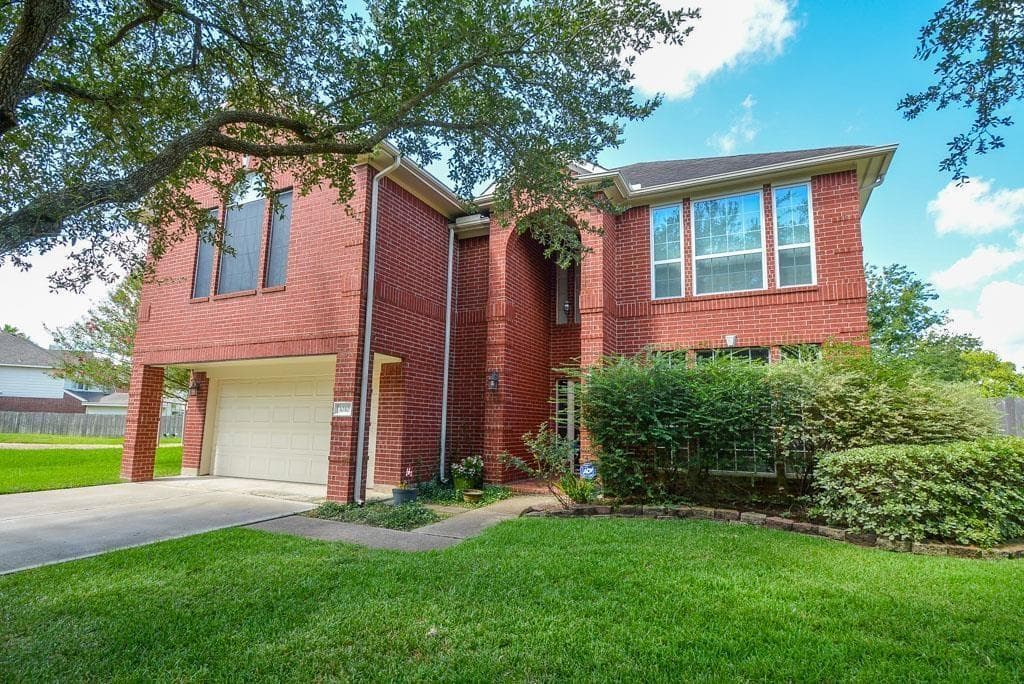 1010 Bayhill Dr
