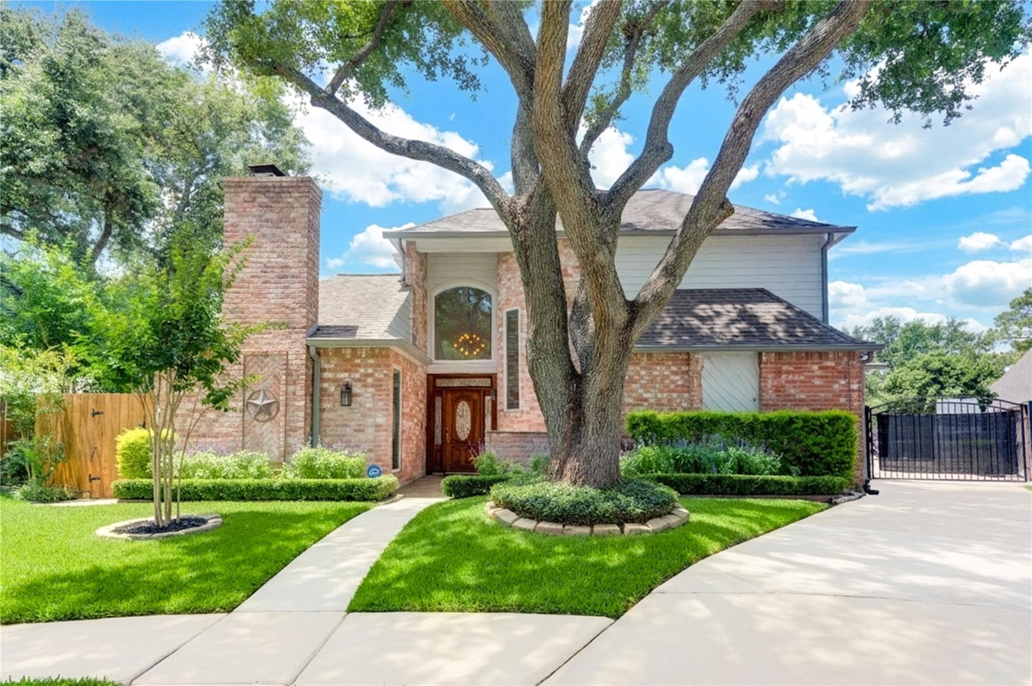 2114 Ashgrove Dr