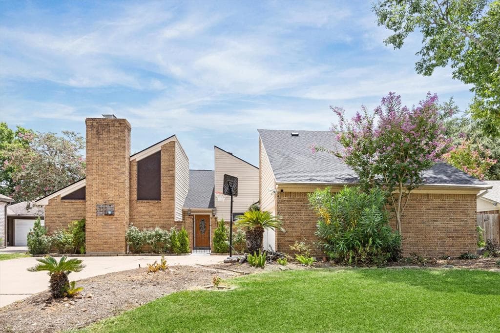955 Coachlight Dr