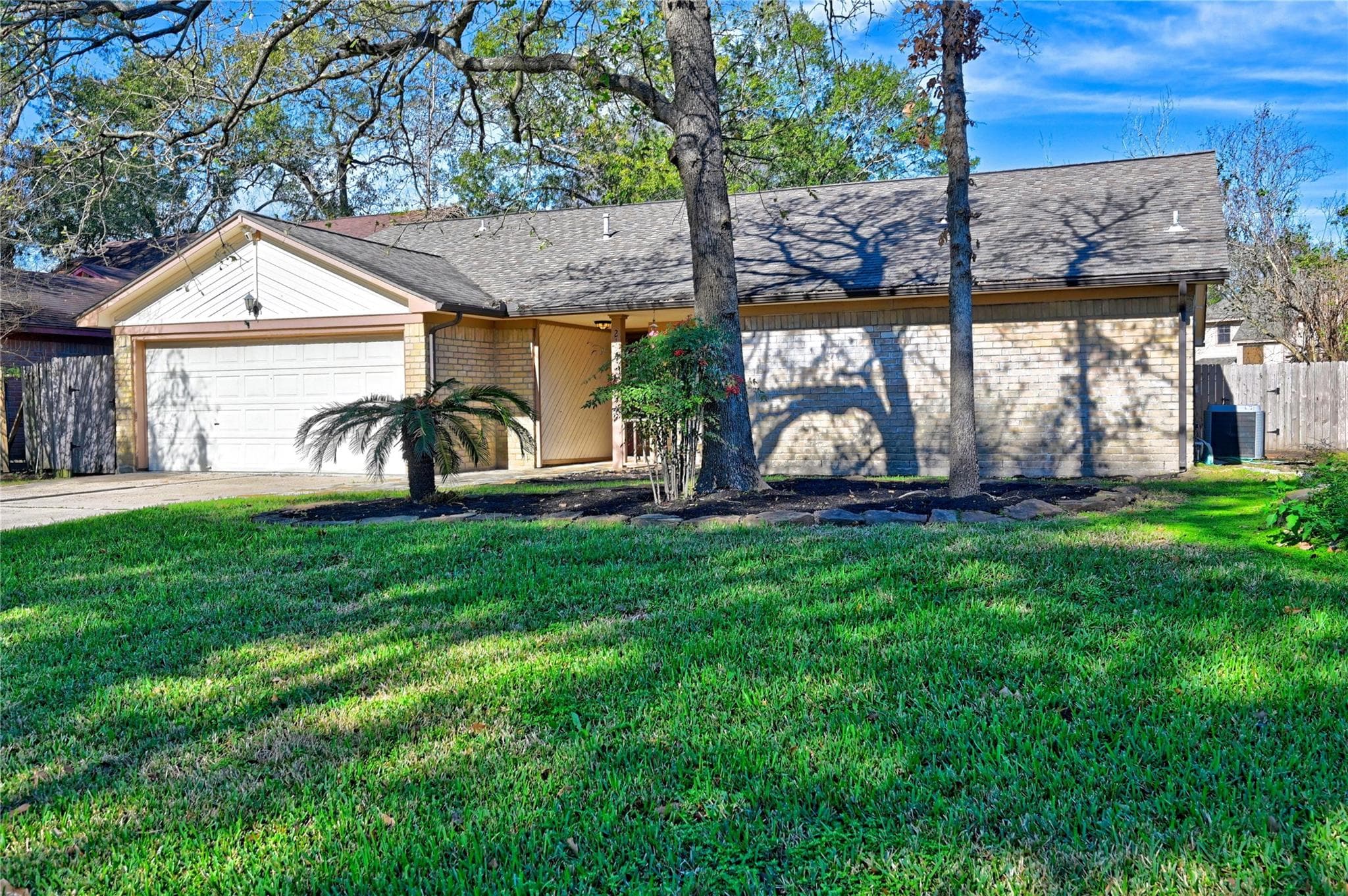 2127 Shady Bayou Ln