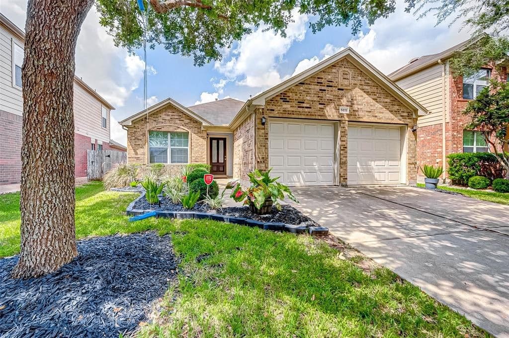 5811 Kenwood