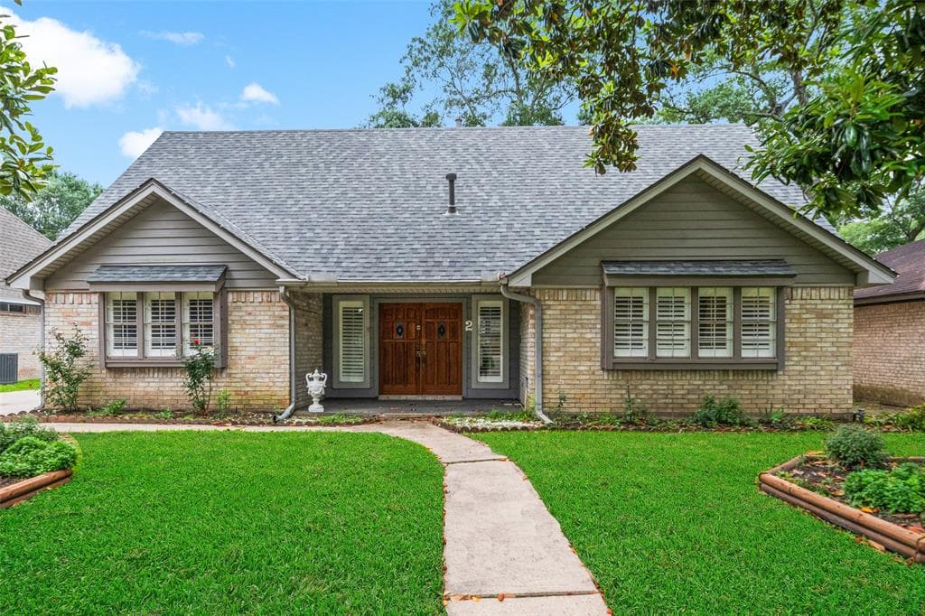 2 Brewster St