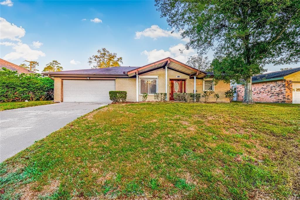 1932 W Kirby Ave