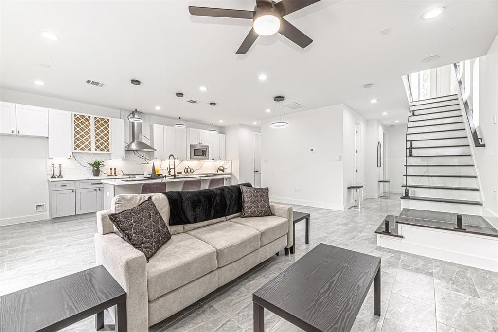 4944 Creekmont Dr