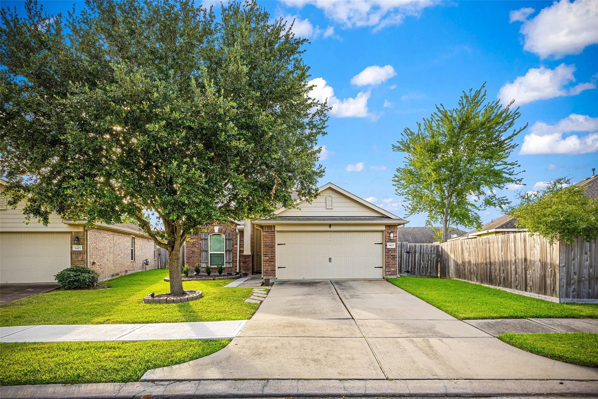 5427 Stonegate Dr