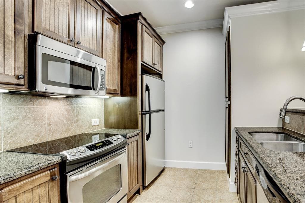 2203 Dorrington St Apt 108