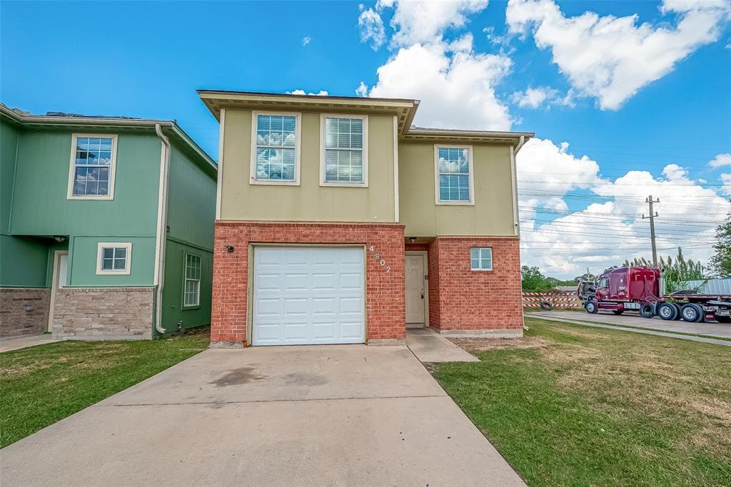 4902 N Cancun Dr