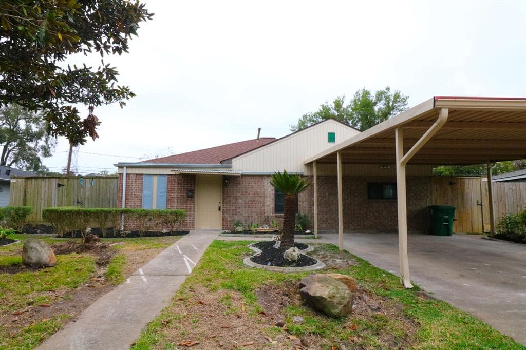 4902 Ventura Ln