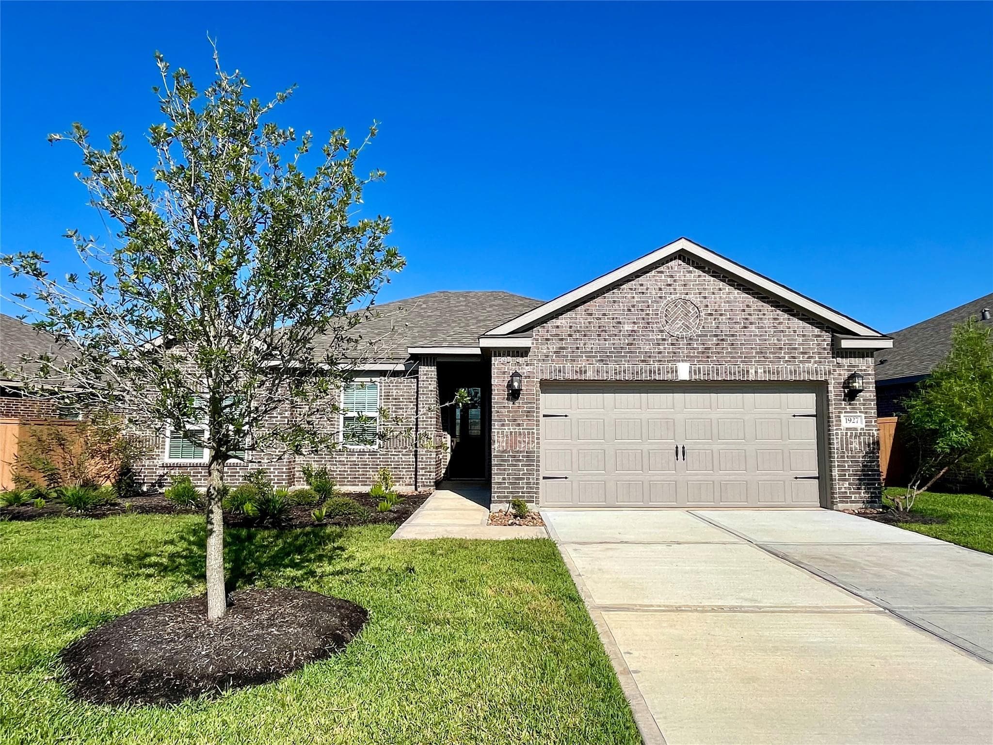 1927 June Lake Ln