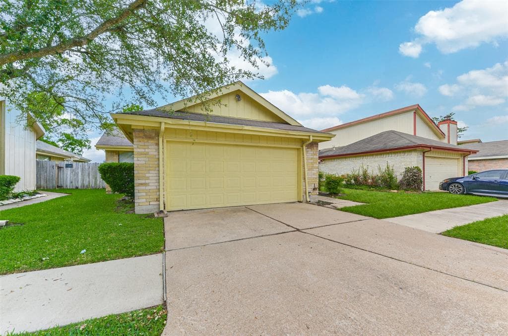 13430 Clarewood Dr