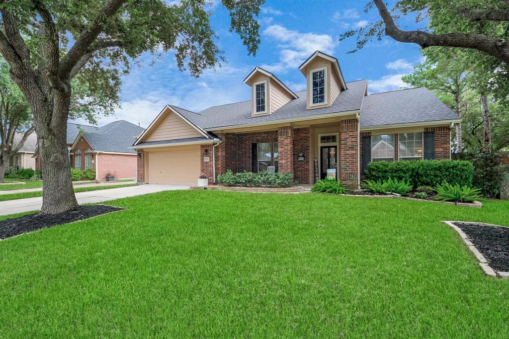 18110 Dovefield Ln