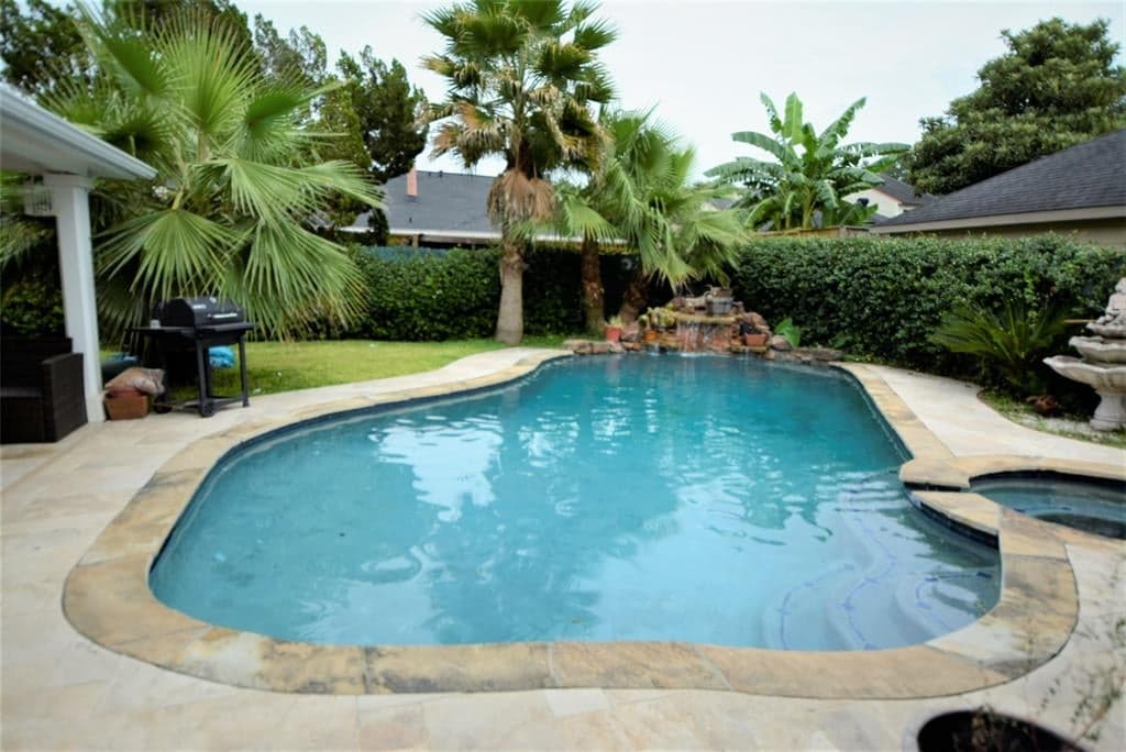 6519 Las Brisas Dr