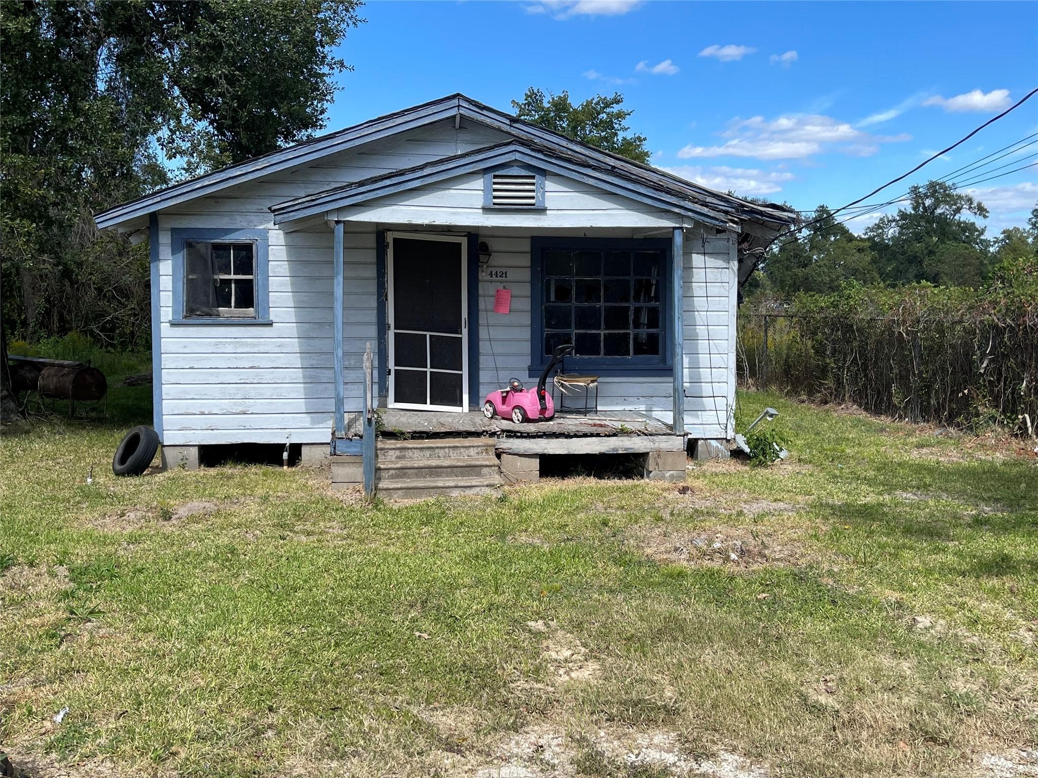 4421 June St