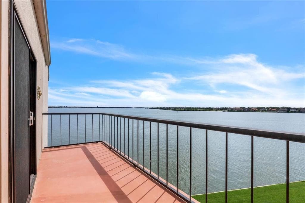 351 Lakeside Ln Apt 306