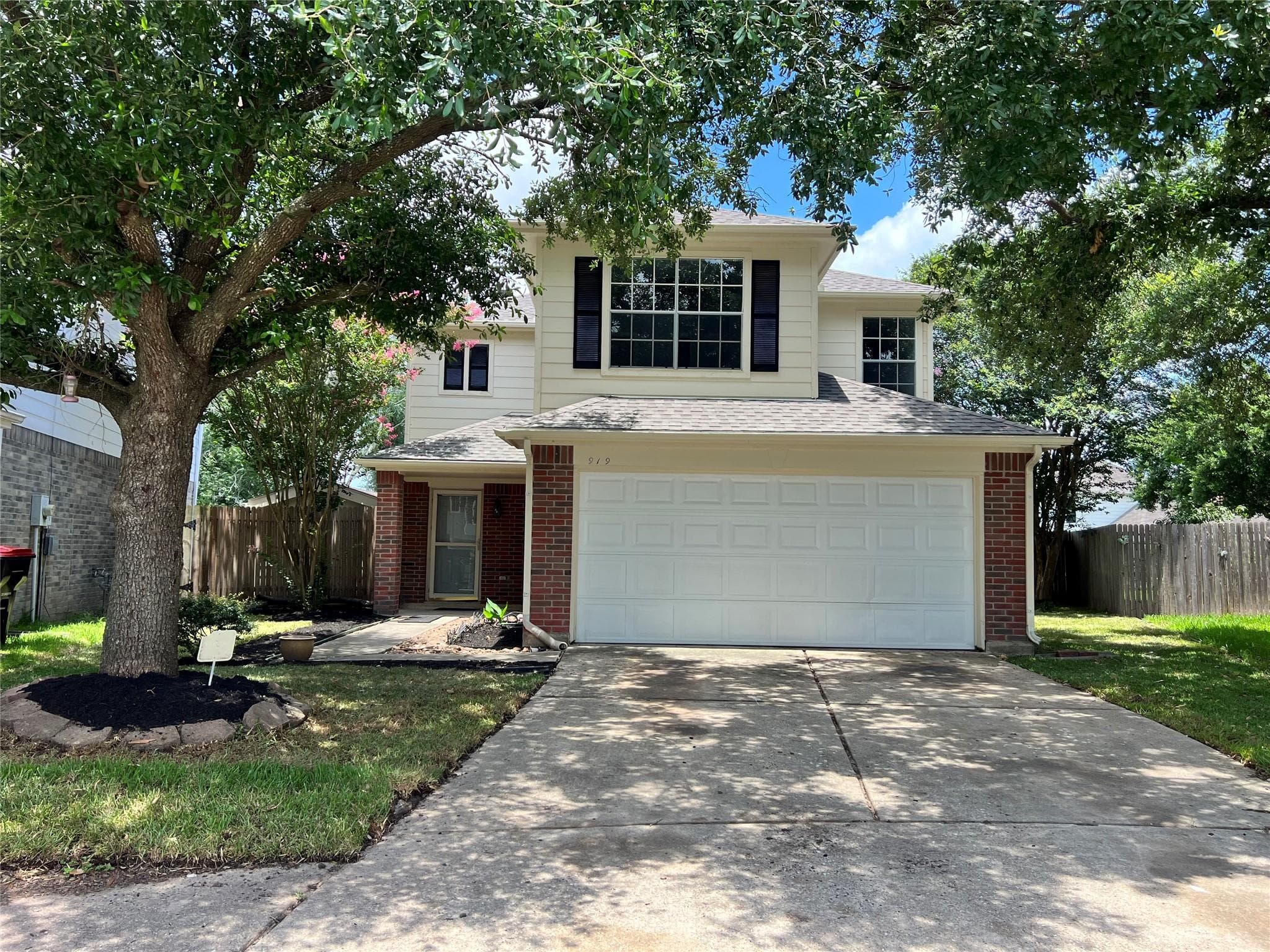919 N Oak Dr