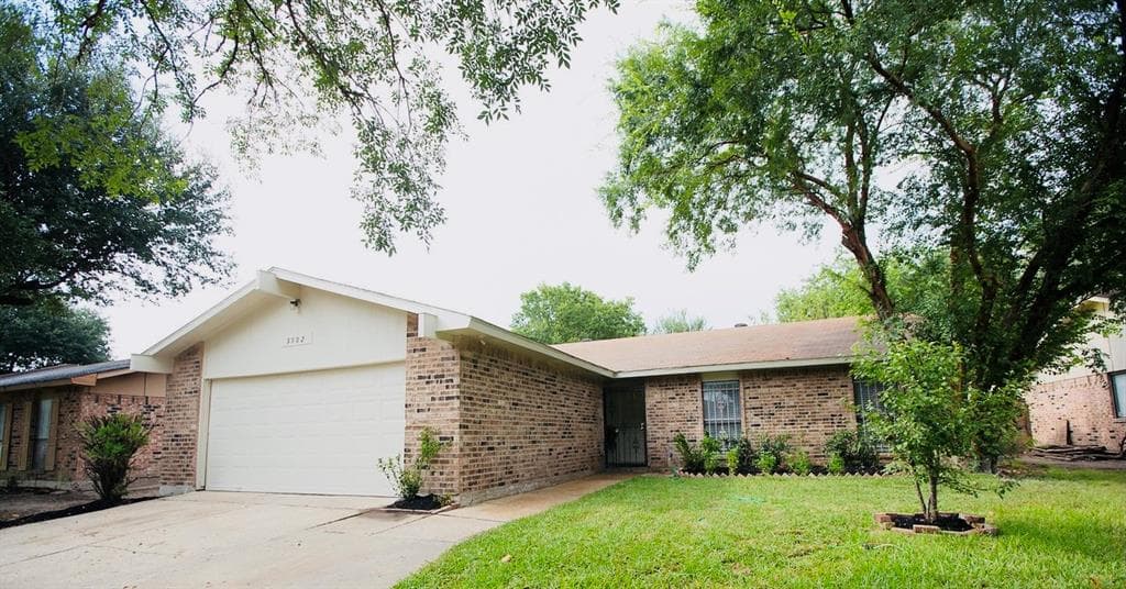 5502 Hickory Forest Dr