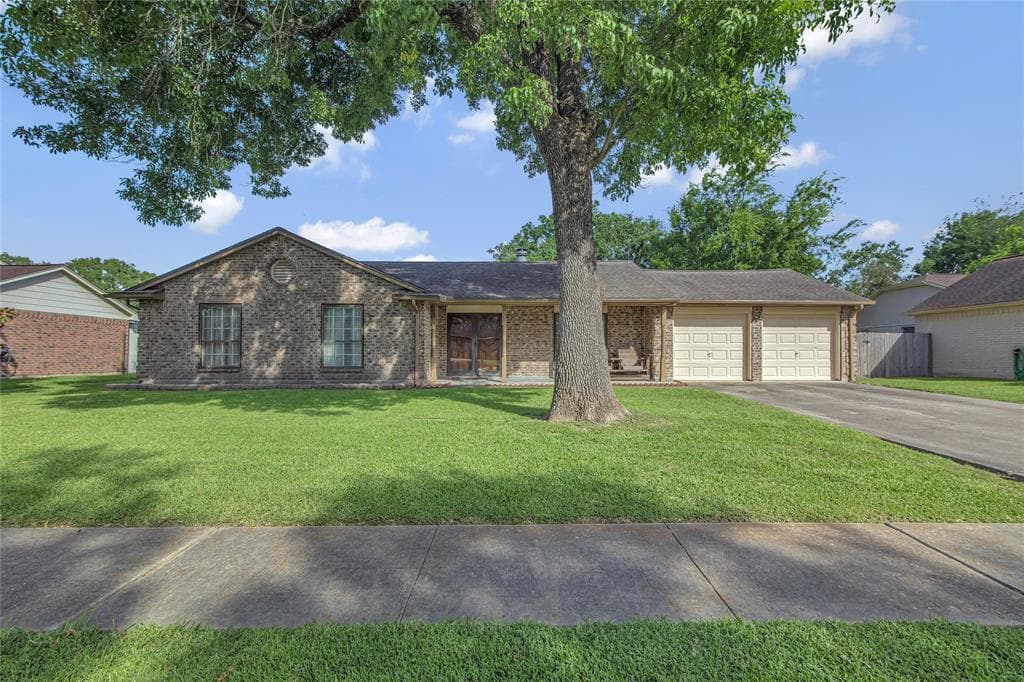1112 W Castlewood Ave