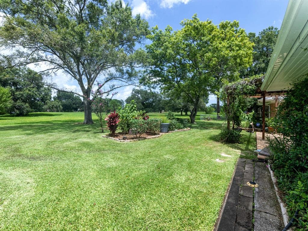 1635 Neptune Ln