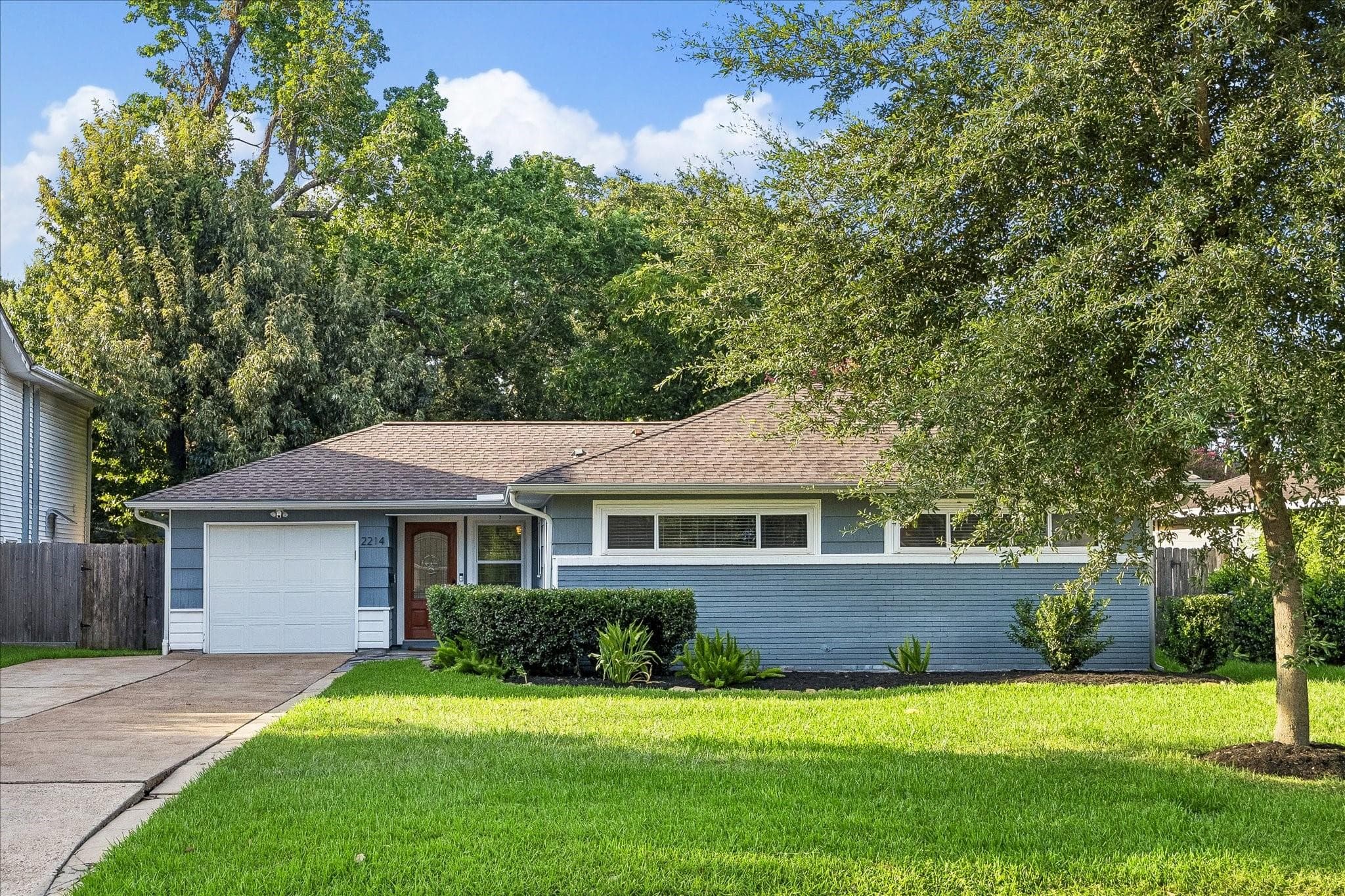 2214 Saxon Dr