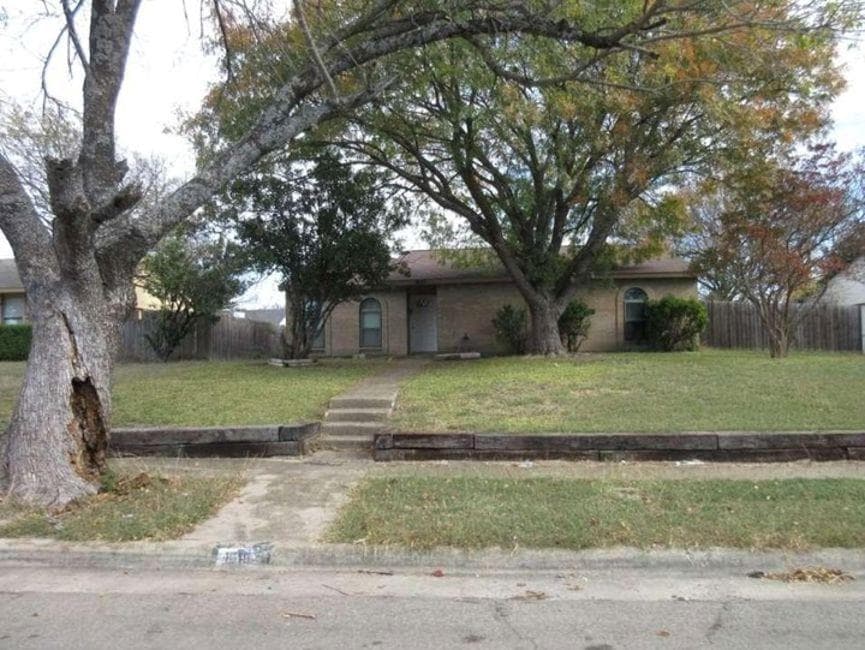 1610 Sunset Ln