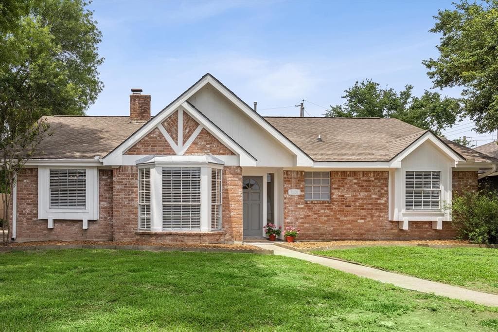 7606 Twin Hills Dr